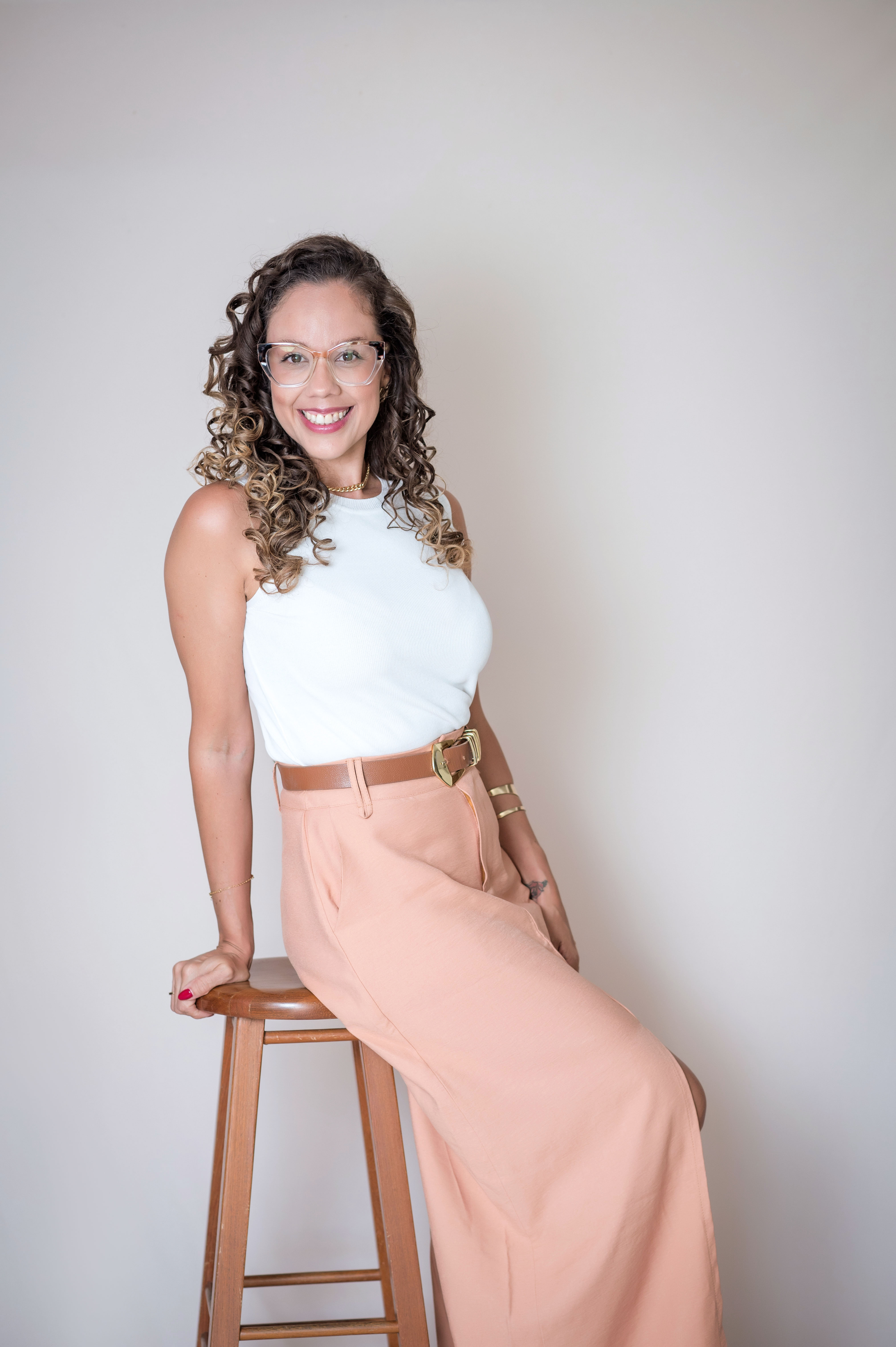 Dani Nunes em sessão de fotos — mentora de assessoras de alto padrão