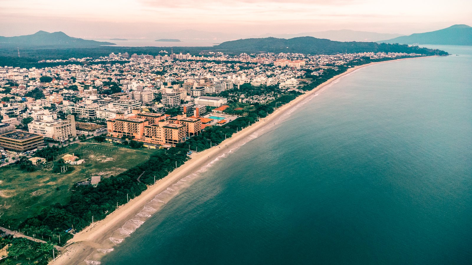 Florianópolis, SC — sede do LUX 2026