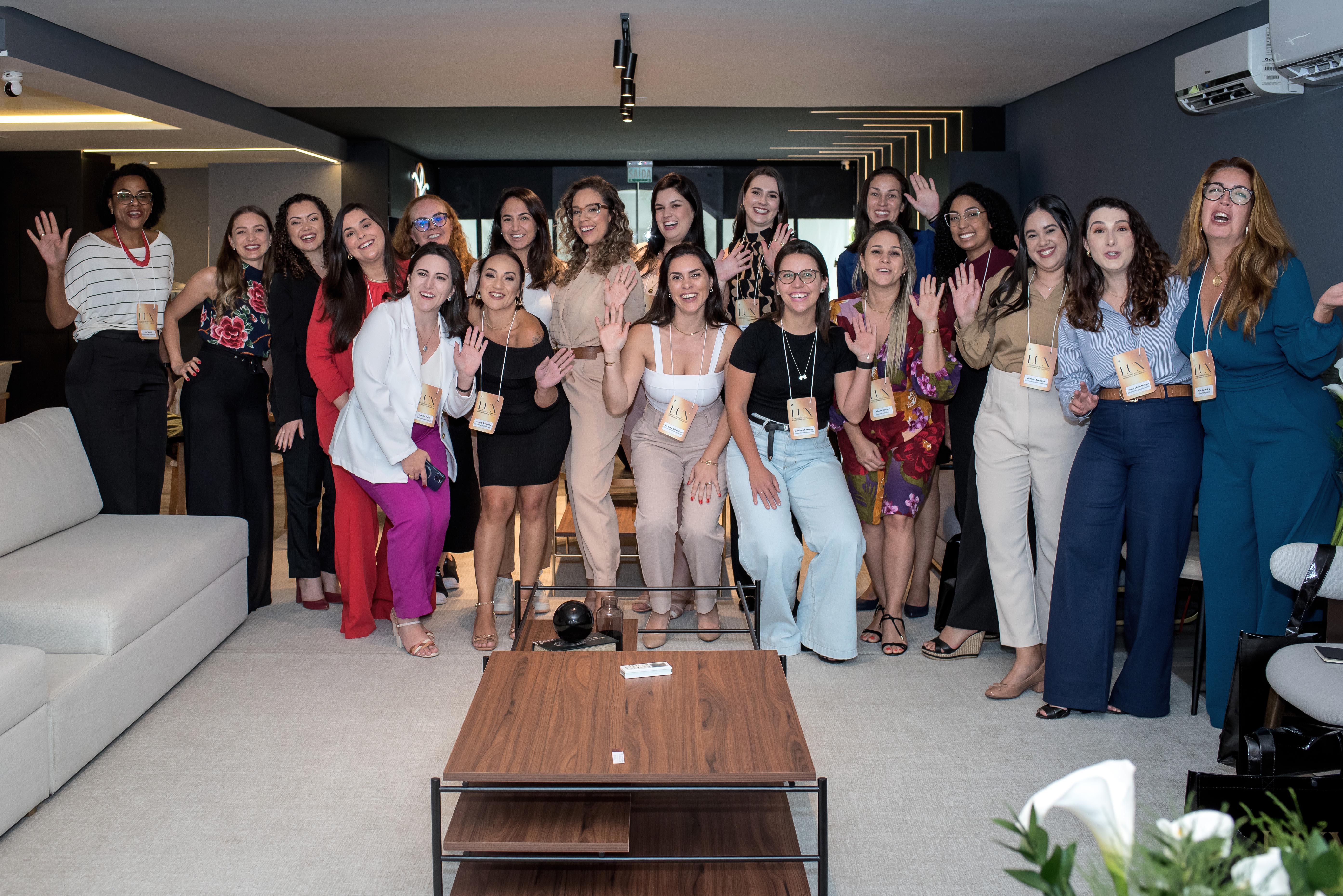 Foto oficial do grupo — todas as participantes do LUX 2023